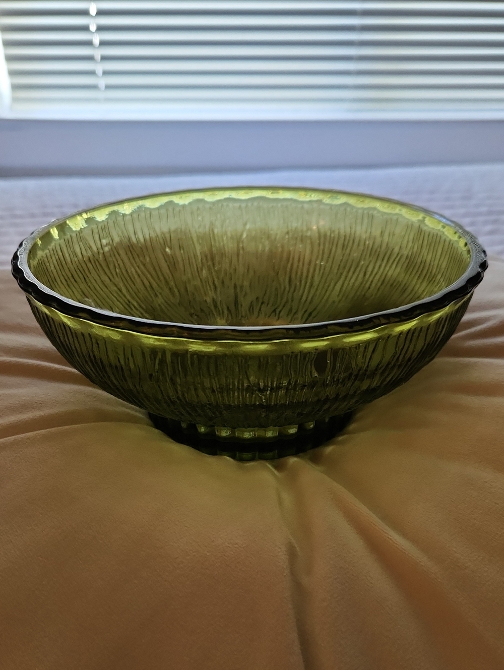 FTD 1975 VINTAGE Decorative Textured Green Glass Bowl - Home Art